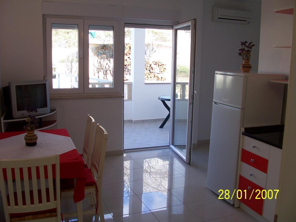 Apartments Perdijic Nemira Omiš Quarto foto