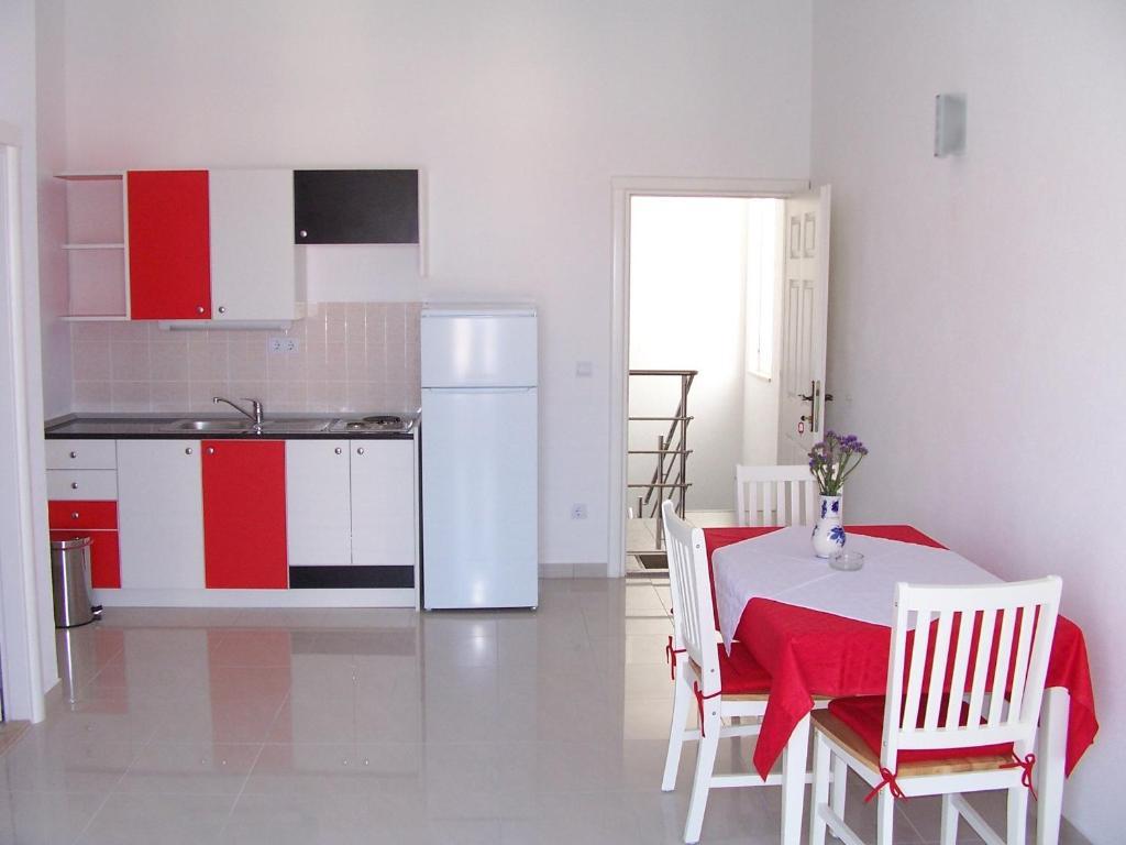 Apartments Perdijic Nemira Omiš Quarto foto